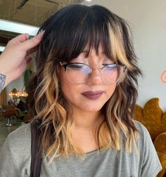 Long Punk Hairstyles For Women, Shag Hairstyles Long With Bangs, Shag Haircut Color Ideas, Relaxed Shag Haircut, Girrlscout Haircut, Brown Two Tone Hair, Low Maintenance Shag Haircut, Dyed Shag Hair, Birthday Haircut