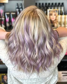 17 Hottest Silver Purple Hair Colors of 2020 Silver Purple Hair, Platinum Balayage, Purple Blonde Hair, Blonde Platinum, Purple Balayage, Light Purple Hair, Hair Silver, Hair Blond, Purple Highlights