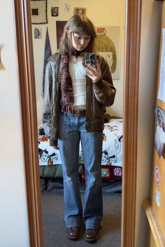 Small Town Style Fashion, Melbourne Aesthetic Fashion Winter, Washington Aesthetic Outfits, Layered Outfits For Fall, Thrifty Outfits Street Styles, Winter Fits Vintage, Winter Womens Outfits 2024, Fall Artsy Outfit, Cute Layered Outfits Cold Weather