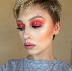 shiny red eyeshadow pinterest @esib123 I kinda don't like this, but then I do.. hmm Make Up Color, Glossy Lids, Festival Make Up, Glossy Eyes, Red Eyeshadow, Glossy Makeup, Simple Summer, Outfit Trends