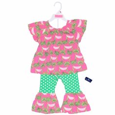 New With Tags Simply Southern Kelly Green And Hot Pink Tunic Set. Tunic Top Has Short Flutter Sleeves With Palm Tree And Hammock Print. Pants Are Bright Green With White Polka Dots And Have The Flared Bottom With The Same Print As The Shirt. Size: 6-12 Months _________ Preppy Lilly Pulitzer Florida Fashion Boutique Baby Neon Bright Summer Simply Southern Outfits, Sunflower Outfit, Reindeer Outfit, Bell Bottoms Outfit, Florida Outfits, Southern Baby, Pineapple Clothes, Nautical Outfits, Southern Outfits