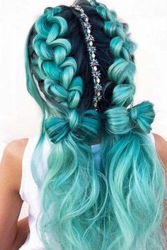 Short Hair, Blue Highlights: A Perfect Match Ponytails Braids, Double Braids, Fishtail Braid, Wild Hair, Trending Hairstyles, Box Braids Hairstyles, Braided Ponytail, Cool Hair Color, Grunge Hair