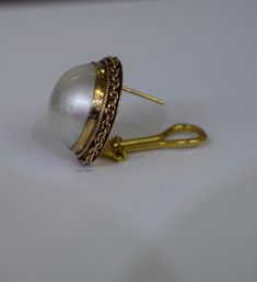 Metal: 14kt Yellow Gold Stone: Mabe Pearl Shape: Round Approximate Demensions Mabe Pearl: 17.50mm Type Of Backing: Post Omega Clip Back Weight of entire piece with stones: 15.90grams Diameter of Earrings: 21.39mm Age: Vintage. Approximately 1960's. Note: If you need this for non-pierced earrings we can remove the posts to make them clip ons. Please state in note to seller box at checkout if needed. Luxury Round Earrings For Ceremonial Occasions, Gold Cabochon Earrings For Anniversary, Yellow Gold Round Pearl Earrings In Brass, Yellow Gold Round Pearl Earrings, Yellow Gold Cabochon Earrings For Anniversary, Antique Gold Pearl Earrings For Evening, Victorian Yellow Gold Pearl Earrings For Gift, White Cabochon Earrings For Anniversary, Luxury Yellow Gold Earrings