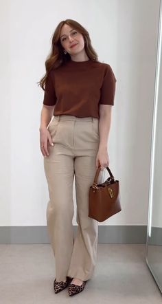 Skirt Casual Work Outfits, Smart Casual For Petite Women, Business Casual Khaki Pants Outfit, Camel Chinos Outfit Women, Summer Trousers Outfits Casual, Office Business Casual Outfits Summer, Warm Undertone Outfits, Classy But Casual Outfits, Elegant Curvy Outfit