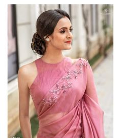 Sarees Aesthetic, Sari Blouses, Saree Jacket Designs, Pattern Blouses, Stitching Designs, Saree Jackets, Bride Entry, Saree Ideas