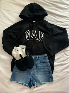 Summer Outfits With Clogs, Outfit Ideas With Clogs, Hoodie And Shorts Outfit, Clog Fits, Black Clogs Outfit, Gap Logo, Cute Lazy Outfits, Cute Lazy Day Outfits, Trendy Outfits For Teens