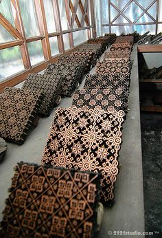 there are many pieces of black and brown cloth on the conveyor belt in this factory