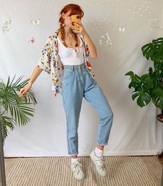 Vintage Outfits 90s Retro, 80s Fashion Trends, 2000s Fashion Trends, Mom Jeans Outfit, Fashion 90s, 1980s Fashion, Moda Vintage