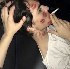 Kiss Mark, Lipstick Kiss, Foto Tips, 인물 사진, Couple Aesthetic, Hopeless Romantic, Cute Couple Pictures, Cute Couples Goals