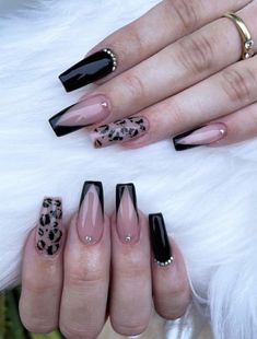 May 29, 2021 - This Pin was discovered by Kaw Oliveira. Discover (and save!) your own Pins on Pinterest Boutique Nails, Gold Acrylic Nails, Unghie Sfumate, Purple Acrylic Nails, Nails Purple, Nails Gold, Art Boutique, Purple Acrylic, Fire Nails