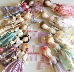 many dolls are arranged in the shape of a number