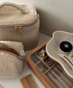 Image Swag, Cream Aesthetic, Make Up Organiser, Vanity Bag, Vanilla Latte, Quiet Life, Cozy Aesthetic, Girl Jewelry