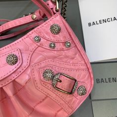 Balenciaga Le Cagole Mini Bag With Chain In Pink, For Women, Women’s Bags 8.2in/21cm 69581423EBY5812 Rep 1:1 Size:  20.9 x 12.9 x 4.3 cm /8.2 x 5.1 x 1.7 inches (Lenght x Height x Width) Mini bag Shoulder chain strap with one hook Adjustable and removable crossbody strap Zipped closure with knotted pullers 2 inner card slots Includes box, dust bag. This product is of the best quality. Bag With Chain, Luxury Products, Balenciaga Bag, Shoulder Chain, Color Rosa, Chain Strap, Monaco, Mini Bag, Designing Women