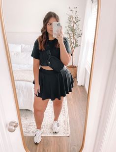 Black Halara Skirt Outfit, Black Workout Skirt Outfit, Curvy Tennis Skirt Outfit, Plus Tennis Skirt Outfit, Active Skirt Outfit Casual, Athletic Mini Skirt Outfit, Plus Size Athletic Skirt Outfit, Tennis Skirt Work Outfit, Midsize Athleisure Outfits Summer