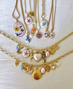 #jewelry #jewelryaddict #necklace Thrift Accessories, Jewelry Outfit, Necklaces And Bracelets, Floral Jewellery, July 1, Fashion Mistakes