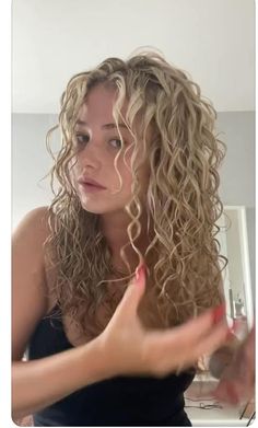 Wavy Hair Care, Curly Hair Care Routine, Highlights Curly Hair, Curly Hair Tutorial, Blonde Curly Hair, Natural Wavy Hair, Curly Hair Routine