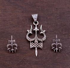 925 sterling silver gorgeous lord shiva trident pendant and stud excellent gifting tribal jewelry from india.metal-925 sterling silverType- pendant and sutd.Stamped-925.Pendant height-5.0 centimeter.Pendant width-2.2 centimeter.Stud size-2(h) cm x 1.1(w) cms.Total weight-9.990 grams.Finish-Oxidized.Makes excellent gifting and collectible pieces. Symbolic Oxidized Jewelry For Festivals, Symbolic Silver Jewelry For Festivals, Trident Pendant, Shiva Trident, Shiva Pendant, Belly Dance Jewelry, Foot Bracelet, Dance Jewelry, India Jewelry