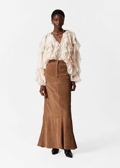 Suede Midi Skirt - Brown - Midi skirts - & Other Stories US Suede Skirt Outfit, Suede Midi Skirt, Suede Outfit, Ruffled Shirt, Chique Outfit, Skirt Images, Waistcoat Dress, Chic Skirts, Skirt Trends