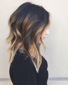 black layered hair with caramel balayage Brunette Ombre, Brunette Balayage, Long Bob Hairstyles, Ombre Hair Color, Haircuts For Fine Hair, Long Wavy Hair, Hair Color Balayage, Hair Envy