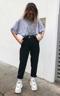 Black Mom Jeans Outfit, Jean Oversize, Oversize Outfit, Outfit Oversize, Oversized Outfit, Outfit Trends, Inspired Outfits, Edgy Outfits, Mode Vintage