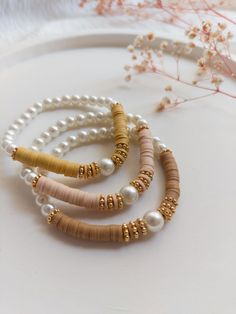 Stretchy Bracelet Ideas, Modern Clay Bead Bracelet, Boho Clay Bead Bracelet Ideas, Neutral Clay Bracelets, Pearl Heishi Bracelet, Earth Tone Clay Bead Bracelets, Clay Polymer Bracelet Ideas, Elegant Clay Bead Bracelets, Clay Disc Bracelet Ideas