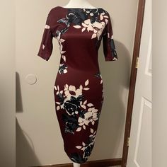 Beautiful Floral Pencil Dress In Excellent Condition Floral Print V-neck Bodycon Midi Dress, Red Knee-length Dress With Floral Print, Red Floral Print Knee-length Dress, Red Floral Print Knee-length Midi Dress, Floral Pencil Dress, Non-stretch Floral Print V-neck Midi Dress, Pencil Dress, Lady In Red, Pencil