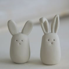 two small plastic rabbits sitting next to each other on a table with the words recette pate d'sel facile