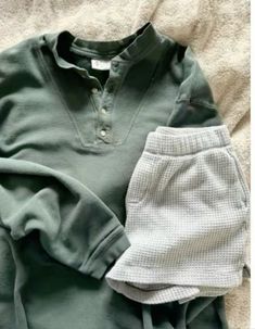 Hot Camping Outfits, Cozy Outfit Ideas Summer, Door County Outfits, Back To School Outfits Sambas, Comfy Fall Fits Aesthetic, Costal Granola Outfits, Comfy Class Outfit, Comfy Oversized Outfits, Movie Theatre Outfits