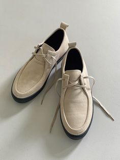 Editor's NoteJAM’T presents modern and classic footwear that completes your style.- Unisex item- Wallabee / derbies style shoes- Smooth and soft suede fabric- Elastic and thick mold soles- Lace-up design- Comfortable and wearable Measurements (in.)[Men]- Size: S / M / L- S: KR 250MM ~ KR 255MM (US 7 ~ US 7.5)- M: KR 260MM ~ KR 265MM (US 8 ~ US 8.5)- L: KR 270MM ~ KR 275MM (US 9 ~ US 9.5)- Heel: 1.18 in.[Women]- S: KR 225MM ~ KR 230MM (US 5.5 ~ US 6)- M: KR 235MM ~ KR 240MM (US 6.5 ~ US 7)- Modern Lace-up Loafers With Rubber Sole, Beige Low-top Loafers With Rubber Sole, Suede Lace-up Shoes With Round Toe For Business Casual, Casual Beige Slip-on Oxfords, Classic Suede Lace-up Moccasins, Beige Leather Lace-up Loafers, Suede Low-top Oxfords For Work, Low-top Suede Oxfords For Work, Modern Suede Low-top Loafers