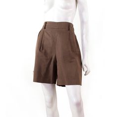 "KENZO City loose shorts in chestnut blend cotton with cream tennis stripes, flared and high waist. Flat and front clamps, double pass, deep Italian pockets. Closes with 2 buttons and a hidden zipper. COLORS & COMPOSITION: - chestnut, beige - 100% cotton - Made in France ✂️ MEASUREMENTS & DIMENSIONS: (Measures taken flat without stretching) INDICATED SIZE: 40 FR suitable for 36 (see measurements) FLAT SIZE: 33,5cm / 13,2\" either waist size : 67cm / 26,4\" HEIGHT: 90cm / 35.4 \" 👁  CONDITION: V Chic Shorts With Vertical Stripes, Chic Vertical Striped Shorts, Fitted Vertical Stripes Shorts, Brown Workwear Shorts, Brown Shorts For Workwear, Vintage Brown Cotton Shorts, Brown Fitted Shorts, Brown Bottoms With Built-in Shorts, Classic Brown Shorts