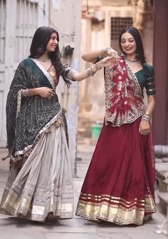 Beautiful friends picture in Lehenga outfit #ethnicwear #lehenga #indiandress #navratricelebration #redsaree #greylehenga #indianlehenga #indianfestival Best Chaniya Choli For Navratri, Traditional Desi Outfits, Chanya Choli Aesthetic, Navratri Saree Look, Simple Navratri Chaniya Choli, Gujarati Saree Poses, Simple Garba Outfits, Gujarati Outfits, Garba Outfit Gujarati