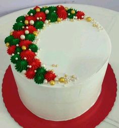 Cake Design For Christmas, Disney Cakes For Adults, Crismas Cakes Ideas, Round Christmas Cake Designs, Christmas Cakes Decoration, Christmas Cake Simple, Simple Christmas Cakes, Easy Christmas Cake Designs, Unique Cake Designs