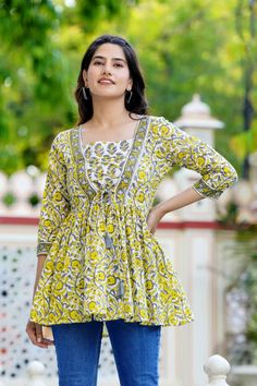 Shot Kurtis With Jeans, Short Kurti Designs Latest With Jeans, Kurti Designs Latest With Jeans, Short Kurti Designs Latest, Kurtis With Jeans, Kurti Short, Short Kurti Designs, Cotton Tops Designs, Digital Fashion Illustration