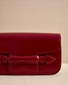 The ultimate day-to-night bag: introducing the Romy Clutch. Designed for Spring in Box Calf Palmetto leather, with a soft lambskin suede lining, the Romy Clutch is the ideal parter to take you from daytime errands to evening soirees, or to keep essentials together and throw in your tote or weekender. Red Accessories, Light Sapphire, Mark Cross, Rings Jewelry Fashion, By Grace, Luxe Gifts, Grace Kelly, Handbag Shoes, Small Handbags