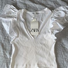 Nwt Zara Top Fake Zara Tshirt Story, Zara Tshirts, Zara Tshirt, Zara Looks, Tshirts Women, Pocket Tee Shirts, White Flares, Zara T Shirt, Striped Short Sleeve Shirt