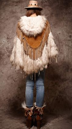 Classy Cowgirl, Black Cowgirl, Country Wear, Cowgirl Chic, Winter Boho, Over 50 Womens Fashion, Alternative Outfits, Boho Chic Fashion