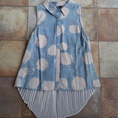 Love This Unique Top! Denim Button Down, Collared, Sleeveless. Hi-Lo Design Pleated Sheer Material In The Back. Great Look! Still Has Extra Button Attached. Size Large Bundle And Save 15% Thanks For Looking Acid Wash Cotton Denim Top For Spring, Washed Sleeveless Top For Day Out, Summer Casual Acid Wash Denim Top, Sleeveless Washed Tops For Day Out, Casual Acid Wash Denim Top For Summer, White Cotton Denim Top For Summer, White Casual Denim Top For Summer, Casual White Cotton Denim Top, Distressed Blue Tops For Summer