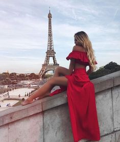 Image about girl in 💎Classy👌 by ♛Queen Svetlan Luar♛ Lady Sitting Pose, Luxury Lifestyle Couple, Luxury Lifestyle Girly, Sitting Pose, Luxury Lifestyle Women, Yoga Posen, Paris Outfits, The Eiffel Tower, Fashion Advice