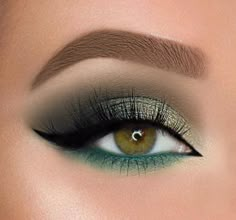 Alat Makeup, Gold Eye Makeup, Makeup Tutorial Eyeshadow, Makeup Brush Storage, Colorful Eye Makeup, Green Eyeshadow