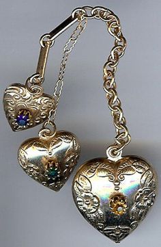 VINTAGE 1930'S ORNATE GOLD TONE RHINESTONE DANGLE HEARTS PENDANT OR TRINKET Collectible Gold Jewelry With Heart Charm, Vintage Charm Heart Pendant Jewelry For Anniversary, Victorian Jewelry With Heart Charm For Anniversary, Vintage Brass Heart Pendant Jewelry, Victorian Brass Necklace With Heart Charm, Antique Brass Jewelry With Heart Charm, Vintage Charms Jewelry For Wedding, Vintage Heart Charm Dangle Jewelry, Vintage Brass Heart Shaped Jewelry