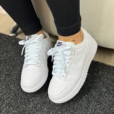 Feminine Sneakers, Female Sneakers, White Nike Shoes, Causal Outfits, Swag Shoes, Nike Shoes Women