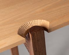 a close up view of a wooden table with the edge cut out to show woodgrain