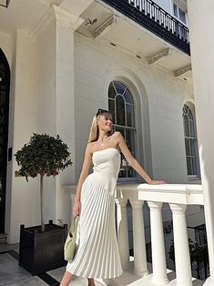 Rich Dinner Outfit, Long Skirt Poses Photo Ideas, Skirt Photoshoot Poses, Amsterdam 2022, Bbq Outfits, Money Dress, Outfit Boards, Skirt Outfits Fall, Elegant Outfit Classy