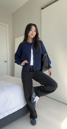 Almond Outfit, Cornflower Blue Outfit, Blue Sweater Vest Outfit, Outfit Ideas For University, Jeans Outfit Sneakers, How To Style Black Jeans, Arcade Date Outfit, Navy Top Outfit, Cute Feminine Outfits