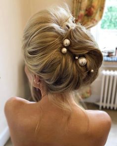 Mother Of The Bride Hairstyles ❤ The most elegant mother of the bride hairstyles! Complete guide to help find that perfect wedding hairstyle - updos, short, curly & more... #wedding #bride #weddingforward #weddinghairstyles #MotherOfTheBrideHairstyles Shoulder Length Hair Updos, List Of Hairstyles, Mother Of The Groom Hairstyles, Hairstyles Elegant, Pearl Pins