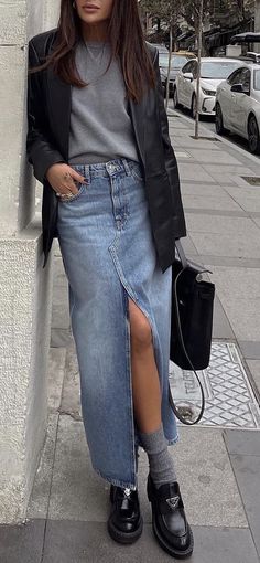 Denim Skirt Outfit Ideas, Long Denim Skirt Outfit, Denim Skirt Outfit, Skirt Outfit Ideas, Denim Shorts Outfit, Fest Outfits, Long Denim Skirt, Maxi Skirt Outfits