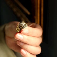 A classy vintage 18k yellow gold pegasus signet ring is looking for a new home! A perfect choice as a daily statement piece for those men who appreciate timeless allure of vintage high carat gold animal jewelry! Originating from Rome, this heavy Italian ring is crafted from solid 18k gold and has a very comfortable shank adorned with a floral peonies pattern. Currently size 11.75 US or 21 EU, this ring can be easily re-sized by our in-house goldsmith. This unique ring will make an amazing birthd Vintage Gold Ring, Luxury Vintage Signet Ring With Hallmarks, Luxury Vintage Men's Signet Ring, Luxury Symbolic Men's Signet Ring, Luxury Men's Signet Ring With Hallmarks, Italian Ring, Horse Signet Ring, Gold Animals, Vintage Gold Rings