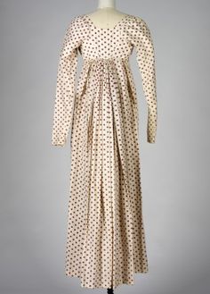 English, Dress, 1805-1810, cotton; 137.2 cm (54 inches) (center back length), Mary B. Jackson Fund 2009.3 Regency Women, Risd Museum, French Inspired Fashion, English Dress, Regency Era Fashion, 19th Century Clothing, Century Dress