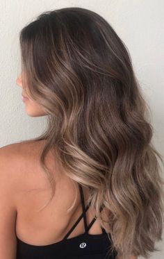 very subtle highlights and balayage/color melt Brunette Subtle Balayage Hair, Medium Brown Hair With Babylights, Light Brunette Hair, Rambut Brunette, Dark Brunette Hair, Brown Hair Inspo, Brunette Hair With Highlights, Subtle Highlights