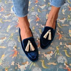 Category:Loafers,Slip-Ons; Upper Materials:Faux Suede,PU; Season:Spring   Fall; Heel Type:Flat Heel; Gender:Women's; Size Suggestion:standard size, select your usual size; Activity:Walking; Toe Shape:Round Toe; Style:Vintage,Casual; Heel Height(inch):<1; Outsole Materials:Rubber; Occasion:Daily; Closure Type:Loafer; Pattern:Solid Color; Listing Date:10/24/2023; 2024 Trends:Plus Size,Loafer Mules,Platform Boots; Foot Length:; Foot Width:; SizeChart1_ID:2:185380; Heel Height:Flat Fur Loafers, Women's Slip Ons, Flat Loafers, Tassels Decor, Loafers Online, Suede Flats, Loafer Mules, Suede Loafers, Suede Material